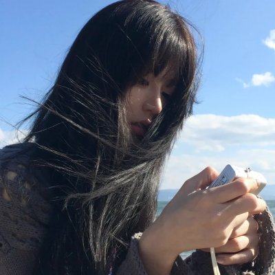 照片的她